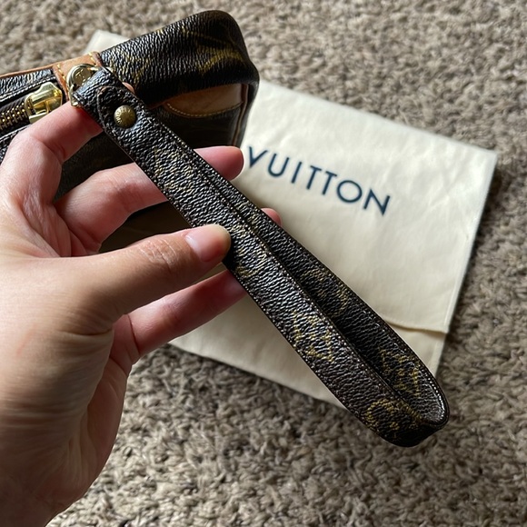 Louis Vuitton Marly Dragonne Monogram Wristlet - Picture 10 of 14